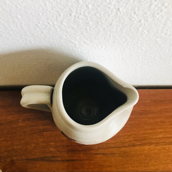 Williamsburg Virginia pottery vase/ pitcher - Picture 4 of 7